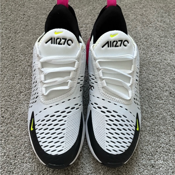 Nike sneakers kids size 6.5 , in woman’s it’s size 8 - Picture 2 of 6